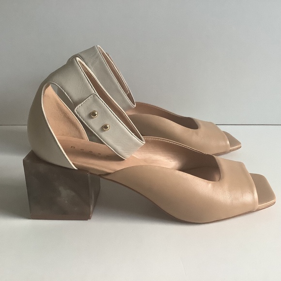 Carrano Shoes - Carrano Open Toe, Tortoise Stacked Heel Sandal, EUC, Size 8.5